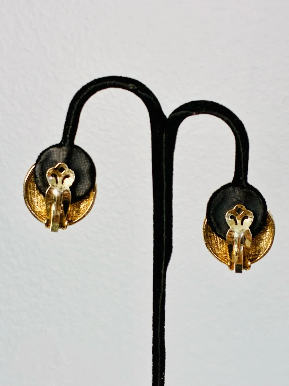 VTG 90s Textured Gold Lattice Disc Clip Earrings Old Money Classic